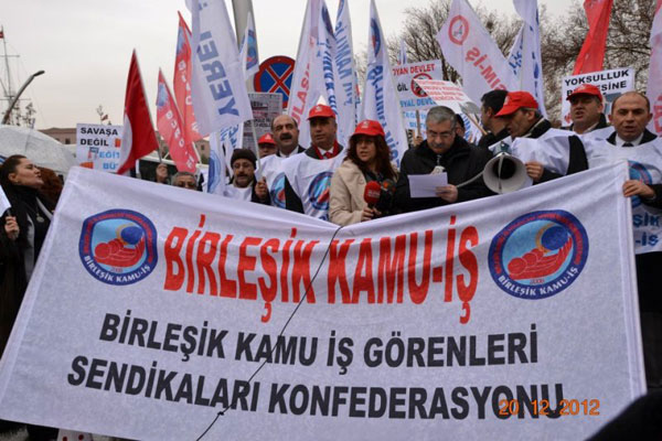 KONFEDERASYONUMUZ 2013 BÜTÇESİNİ PROTESTO ETTİ | EĞİTİM İŞ