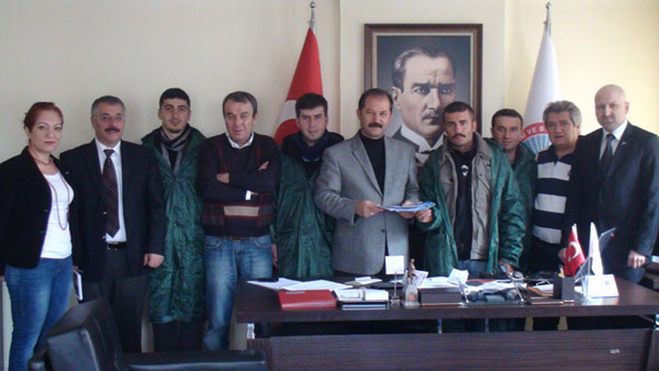 ATAMASI YAPILMAYAN ÖĞRETMENLERDEN SENDİKAMIZA ZİYARET | EĞİTİM İŞ