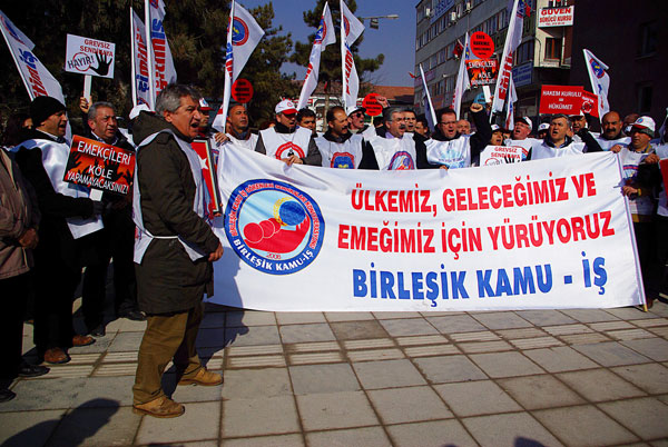 SAMSUN-ANKARA YÜRÜYÜŞÜMÜZ GÜÇ KAZANARAK DEVAM EDİYOR. ÇORUM’DA HALK İLE BÜTÜNLEŞTİK! | EĞİTİM İŞ