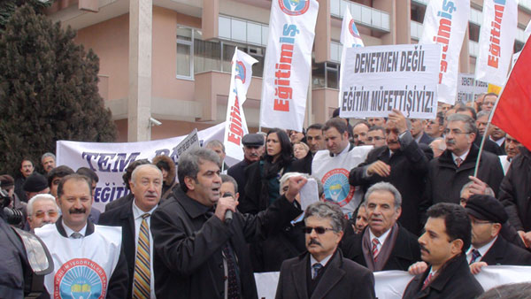 EĞİTİM MÜFETTİŞLERİNİN SORUNLARINI DİLE GETİRMEK İÇİN MEB ÖNÜNDE BASIN AÇIKLAMASI YAPTIK | EĞİTİM İŞ