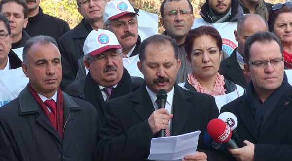 HAPİS CEZALARI BİZİ YILDIRAMAZ: ATATÜRK’E SAHİP ÇIKAN KONFEDERASYON GENEL BAŞKANIMIZA DA 11 AY 20 GÜN HAPİS CEZASI VERİLDİ | EĞİTİM İŞ