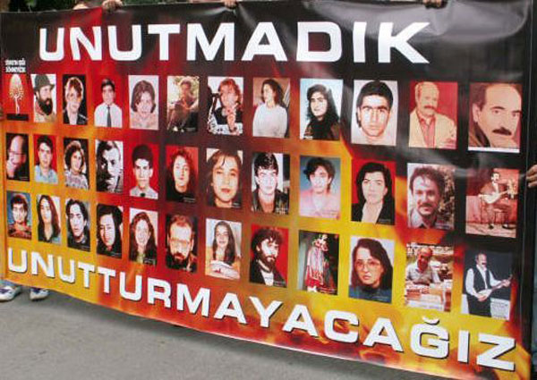 SİVAS KATLİAMINDA CAN VEREN AYDINLARIMIZI, SANATÇILARIMIZI SAYGIYLA ANIYORUZ. ONLARI UNUTMADIK, UNUTTURMAYACAĞIZ! | EĞİTİM İŞ