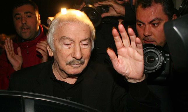 CUMHURİYET GAZETESİNİN İMTİYAZ SAHİBİ VE YAZARI, CUMHURİYET VE YAZIN TARİHİNİN DUAYENLERİNDEN İLHAN SELÇUK YAŞAMINI YİTİRDİ. | EĞİTİM İŞ