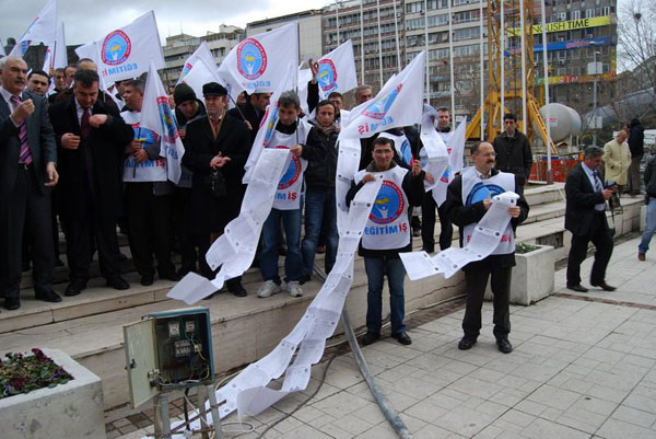 EĞİTİM-İŞ BASTIRDI, BAKANLIK ÖĞRETMENEVLERİ KONUSUNDA GERİ ADIM ATTI | EĞİTİM İŞ