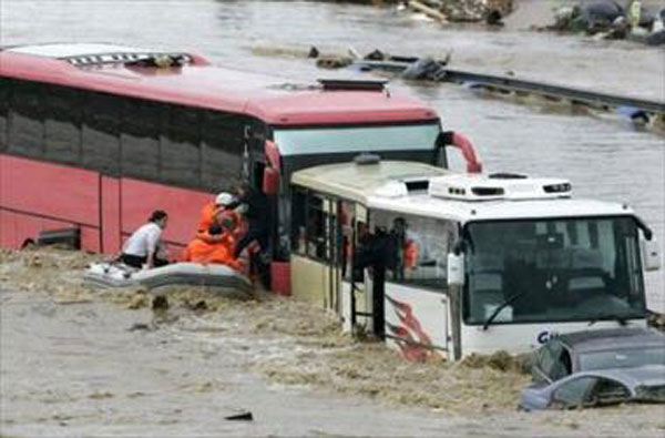 İSTANBUL SEL FELAKETİNDE SUÇ GARİP SAHİP ÇIKAN YOK! | EĞİTİM İŞ