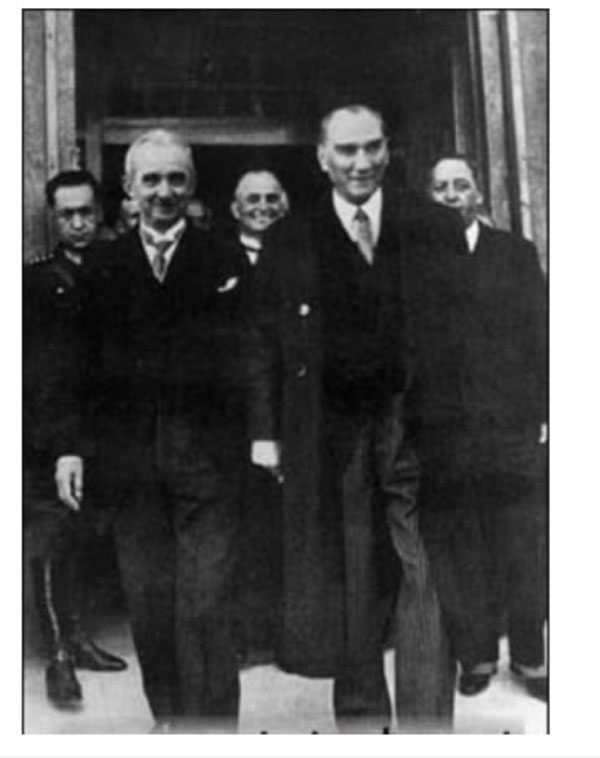 LOZAN BARIŞ ANTLAŞMASI BAĞIMSIZLIĞIMIZIN TEMELİ VE GÜVENCESİDİR | EĞİTİM İŞ