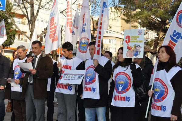 KIRKLARELİ ŞUBESİ 2013 BÜTÇESİNİ PROTESTO ETTİ | EĞİTİM İŞ