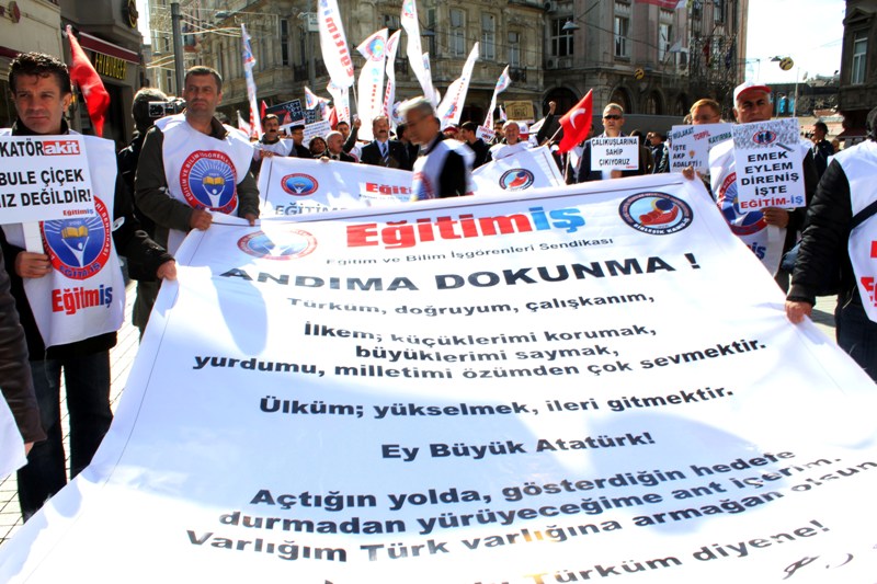 DÜNYA ÖĞRETMENLER GÜNÜ’NDE EĞİTİM-İŞ EYLEMDEYDİ | EĞİTİM İŞ