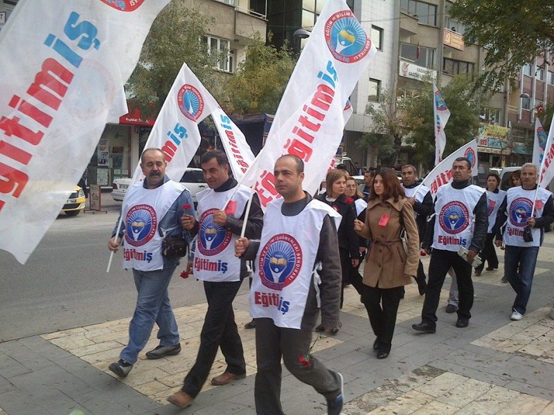 GAZİANTEP’TE ATA’YA SAYGI YÜRÜYÜŞÜ | EĞİTİM İŞ