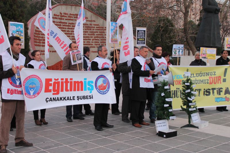 ÇANAKKALE ŞUBEMİZ HÜKÜMETİ İSTİFAYA ÇAĞIRDI  | EĞİTİM İŞ