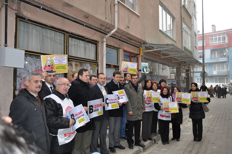 KIRKLARELİ ŞUBEMİZ HÜKÜMETİ PROTESTO ETTİ  | EĞİTİM İŞ