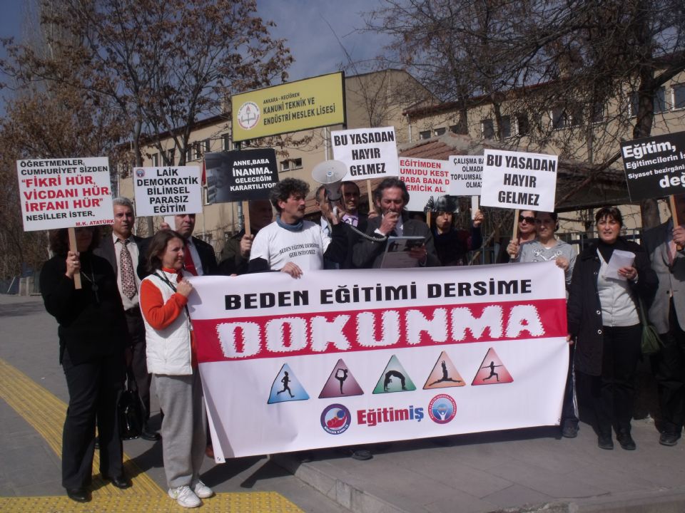 ANKARA 1 NO’LU ŞUBE’DEN “BEDEN EĞİTİMİ DERSİME DOKUNMA” EYLEMİ | EĞİTİM İŞ