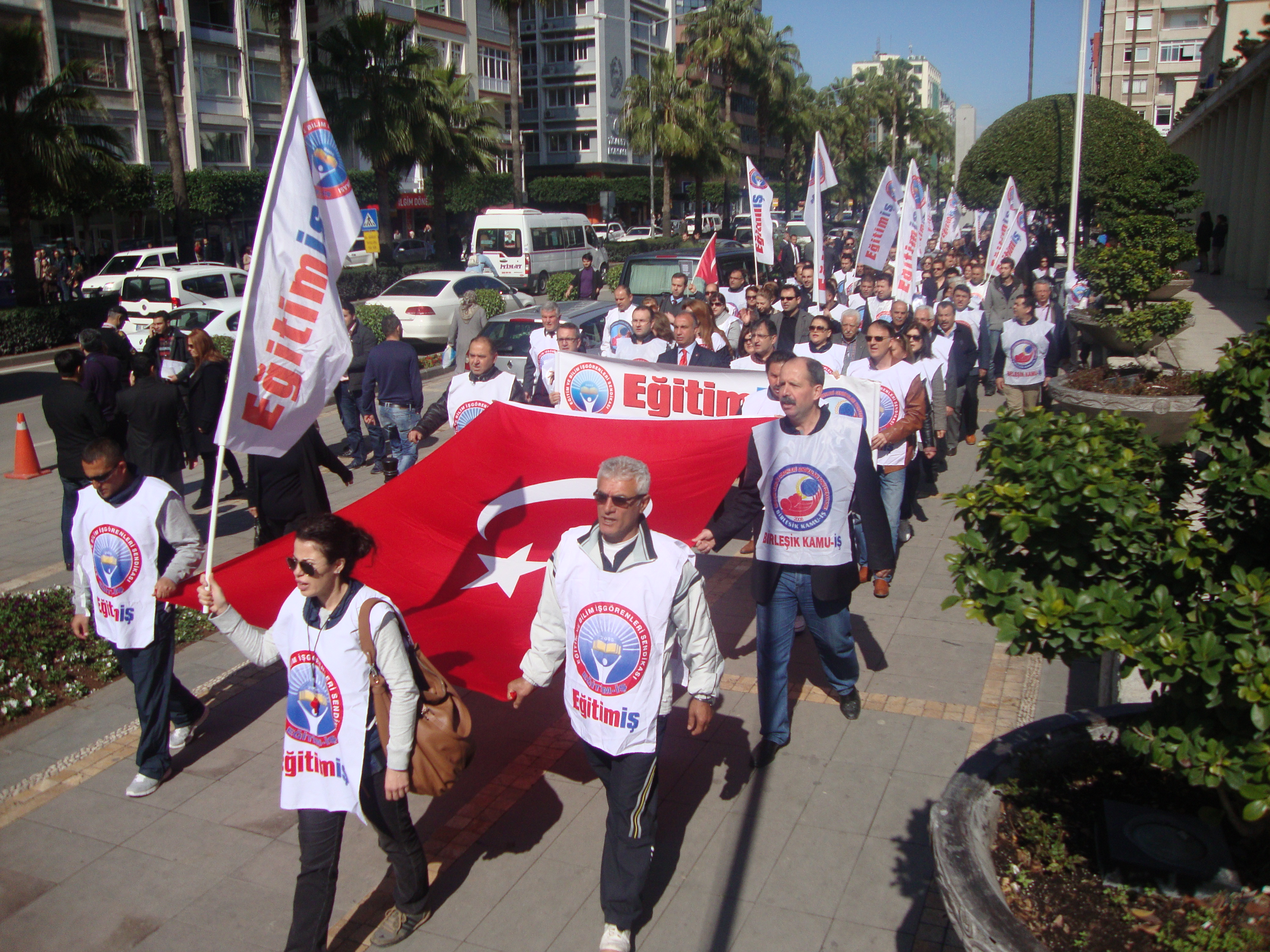 TÜM TÜRKİYE’DE GREVDEYDİK  | EĞİTİM İŞ