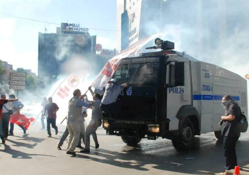 GENEL BAŞKANIMIZA YÖNELEN KOLLUK SALDIRISI NEDENİYLE İÇİŞLERİ BAKANLIĞINA DAVA AÇTIK | EĞİTİM İŞ