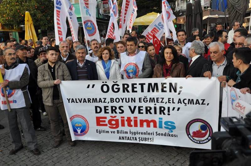 ANTALYA ŞUBEMİZ POLİS MÜDAHALESİNİ PROTESTO ETTİ | EĞİTİM İŞ