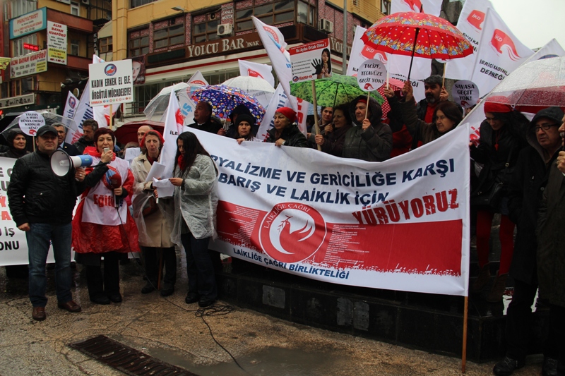 EMEKÇİ KADINLAR GÜNÜ’NDE SIKIYÖNETİM UYGULAMASI | EĞİTİM İŞ