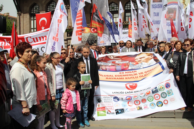 23 NİSAN ULUSAL EGEMENLİK VE ÇOCUK BAYRAMI’NI İLK MECLİS’İN ÖNÜNDE KUTLADIK | EĞİTİM İŞ