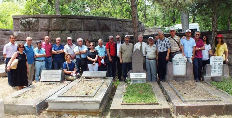İSMAİL HAKKI TONGUÇ’U ÖLÜMÜNÜN 56. YILINDA MEZARI BAŞINDA ANDIK  | EĞİTİM İŞ