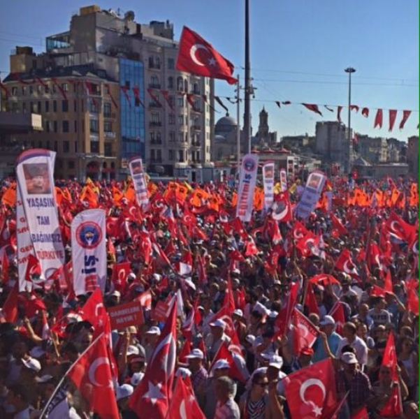 CUMHURİYETE VE DEMOKRASİYE SAHİP ÇIKMAK İÇİN TAKSİM’DEYDİK | EĞİTİM İŞ