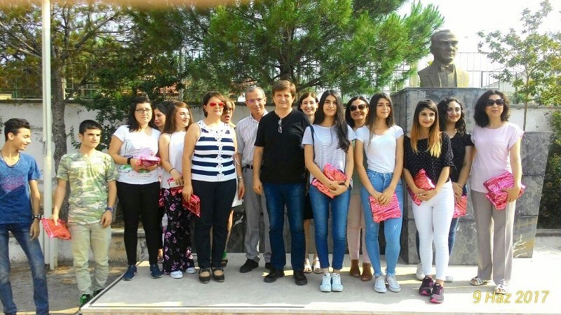 İZMİR 3 NOLU ŞUBEMİZ ATA`YA MEKTUP YARIŞMASININ ÖDÜLLERİNİ ÖĞRENCİLERİMİZE ULAŞTIRDI | EĞİTİM İŞ