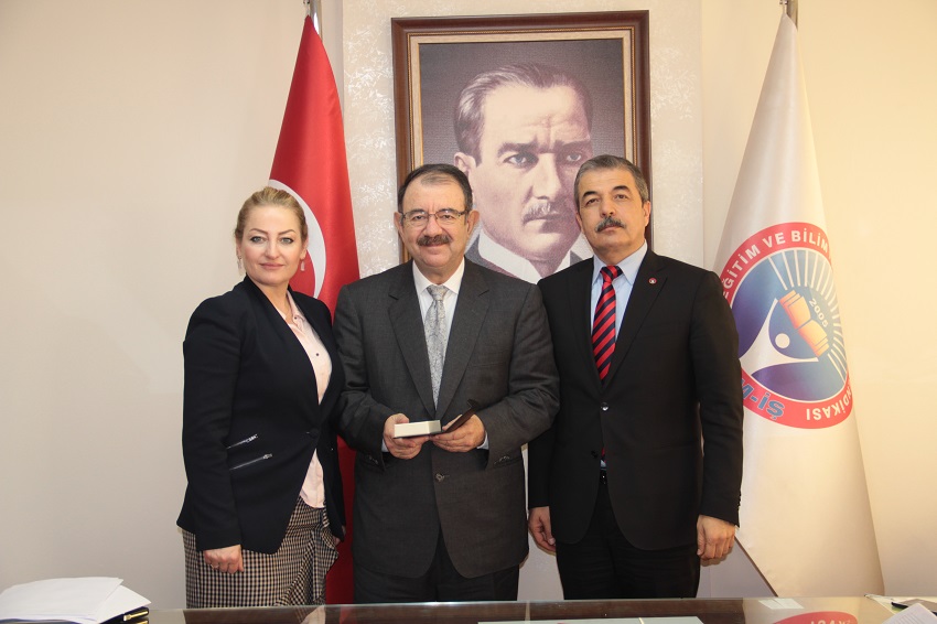 CHP’Lİ SENCER AYATA SENDİKAMIZI ZİYARET ETTİ  | EĞİTİM İŞ
