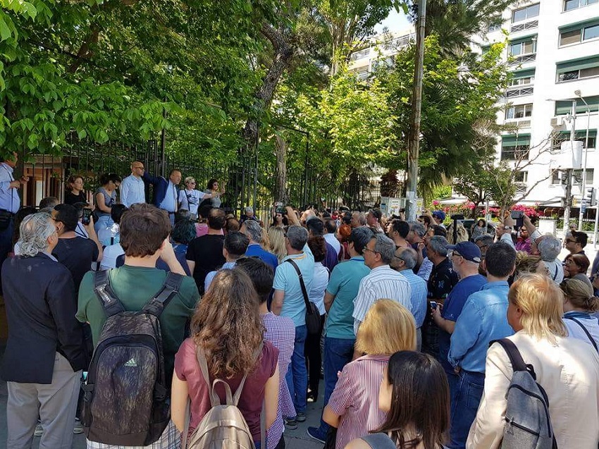 İZMİR ATATÜRK LİSESİ MÜDÜRÜNÜ PROTESTO ETTİK  | EĞİTİM İŞ
