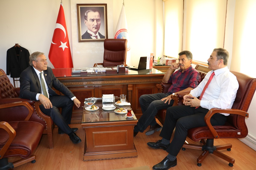 CHP’Lİ YILDIRIM KAYA’DAN SENDİKAMIZA ZİYARET  | EĞİTİM İŞ