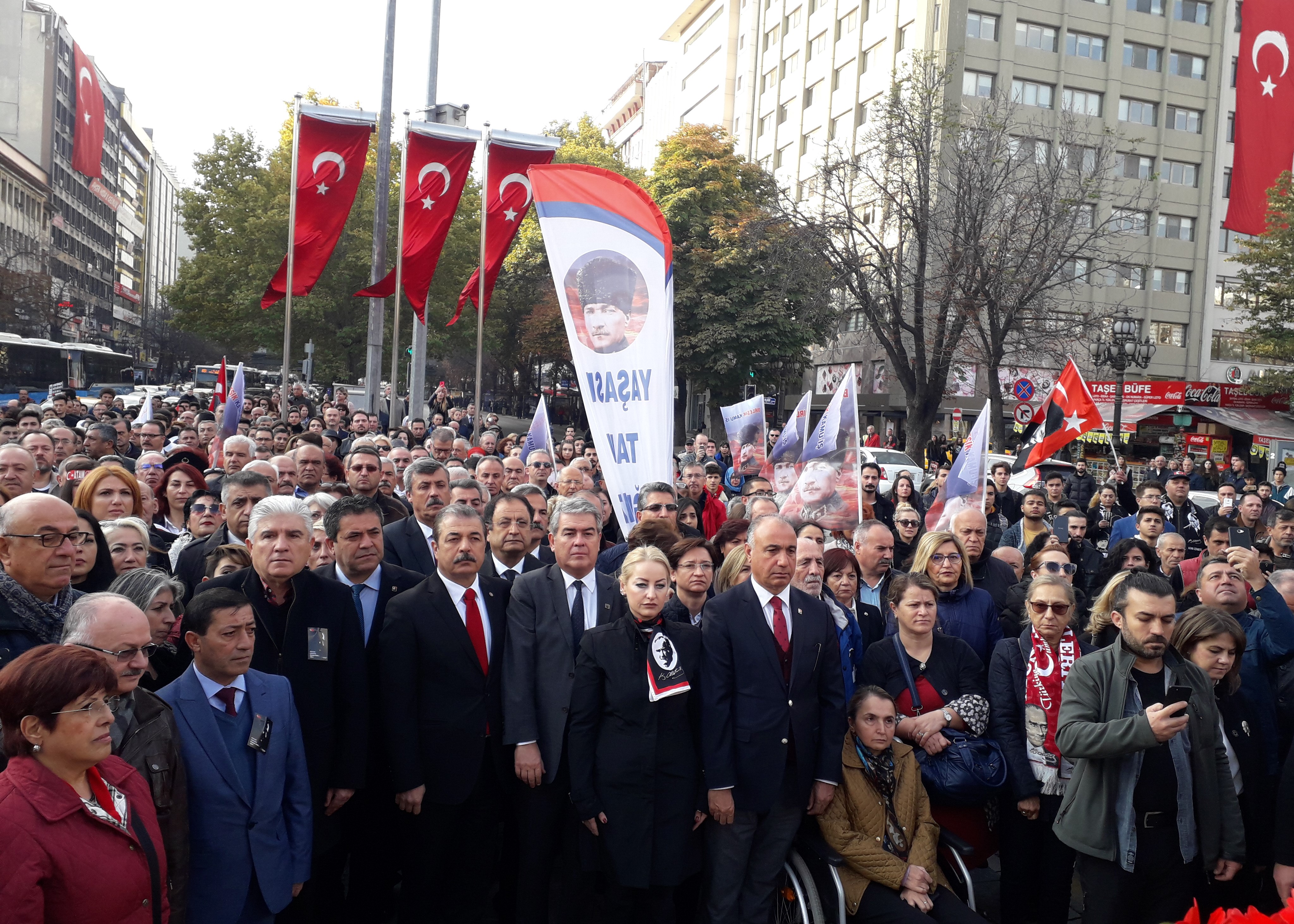 ATAMIZI SEVGİ, SAYGI  VE ÖZLEMLE ANDIK | EĞİTİM İŞ