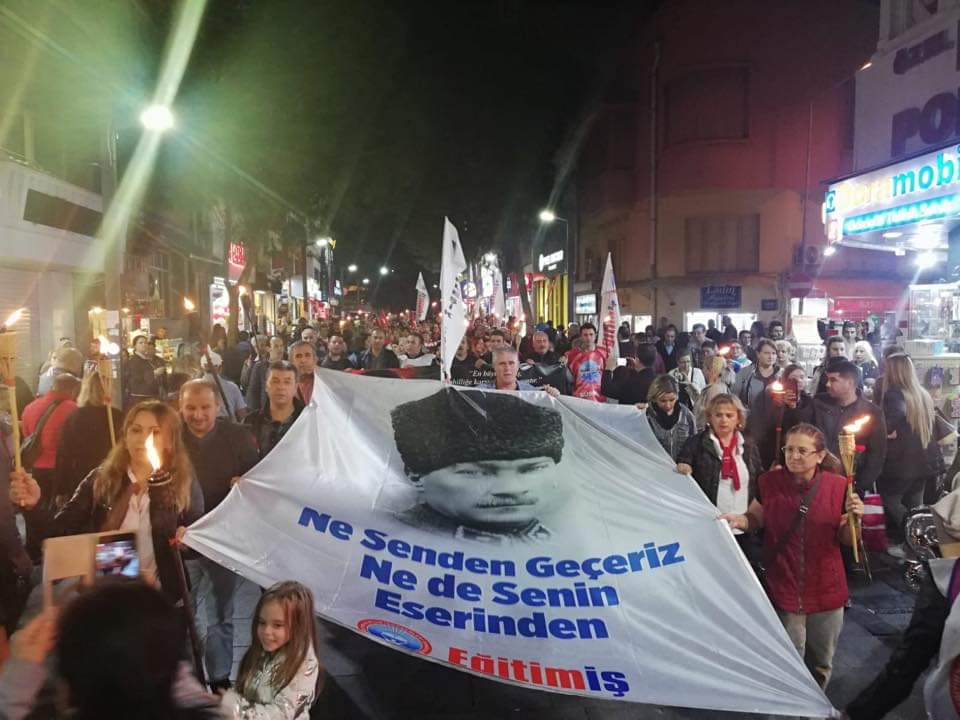 İZMİR ŞUBELERİMİZDEN ATAYA SAYGI YÜRÜYÜŞÜ  | EĞİTİM İŞ