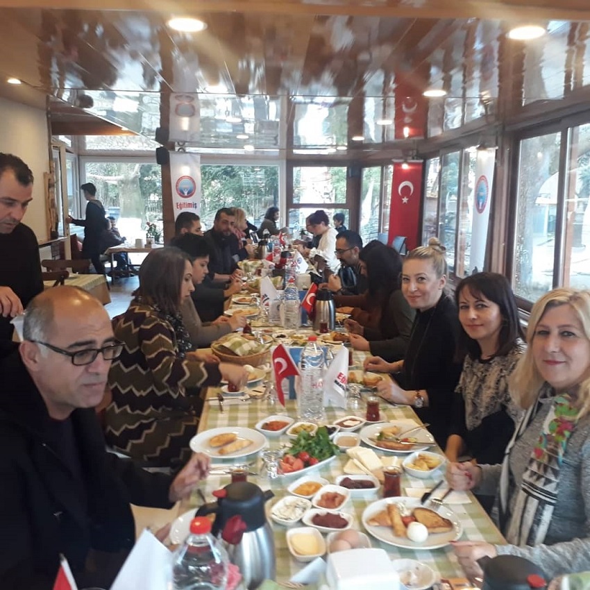 YUNUSEMRE İLÇE TEMSİLCİLİĞİMİZDEN KAHVALTI ETKİNLİĞİ | EĞİTİM İŞ