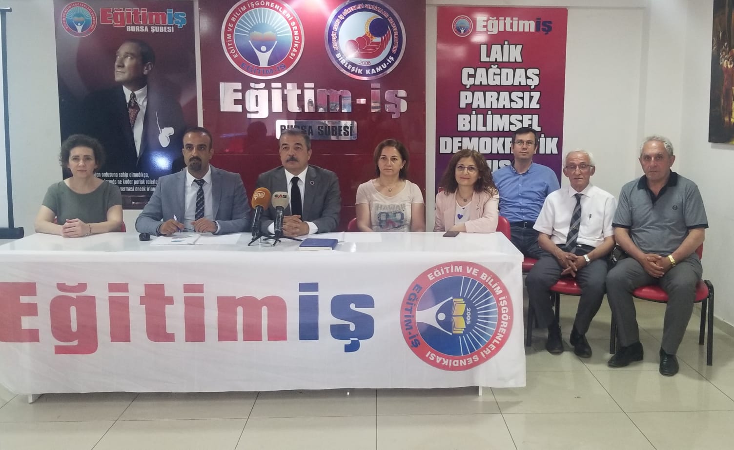 OKULLARDA MOBBİNG YAYGINLAŞIYOR; ÖĞRETMENLERİN YÜZDE 67’Sİ OKUL DEĞİŞTİRMEK İSTİYOR | EĞİTİM İŞ