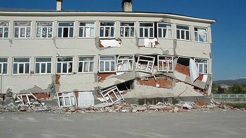 OKULLARA DERHAL DEPREM DAYANIKLIĞI İNCELEMESİ YAPILMALIDIR! | EĞİTİM İŞ