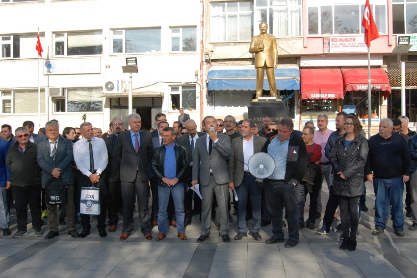 BAYRAMİÇ’TE ÖĞRETMENLERİN HAKSIZ YERE AÇIĞA ALINMASINI PROTESTO ETTİK  | EĞİTİM İŞ