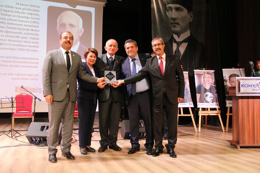 BAŞÖĞRETMEN ATATÜRK ONUR ÖDÜLÜ NİYAZİ ALTUNYA’YA VERİLDİ  | EĞİTİM İŞ