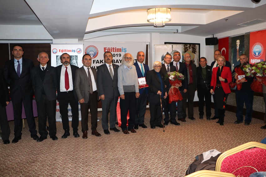 FAKİR BAYKURT ONUR ÖDÜLÜ ABDULLAH ÖZKUCUR VE MESUT GÜLMEZ’E VERİLDİ  | EĞİTİM İŞ