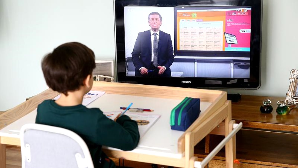 EBA TV, GERİCİ EĞİTİMİN EKRANA ÇIKARAK MEŞHUR OLAN HALİDİR! | EĞİTİM İŞ
