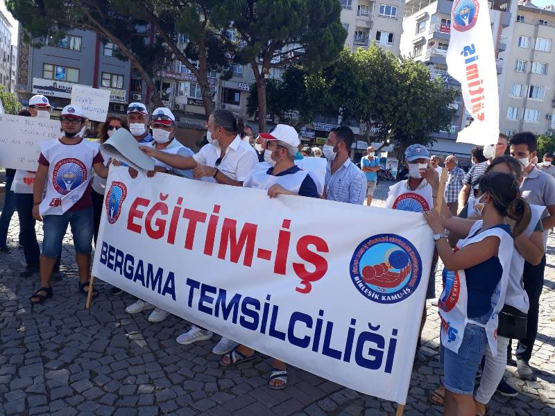 İZMİR 3 NO`LU ŞUBEMİZ BERGAMA İLÇE MİLLİ EĞİTİM MÜDÜRÜNÜ PROTESTO ETTİ  | EĞİTİM İŞ