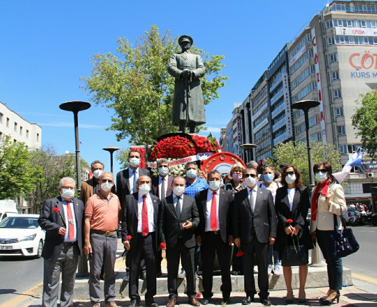ATAMIZI SEVGİ, SAYGI VE ÖZLEMLE ANDIK | EĞİTİM İŞ