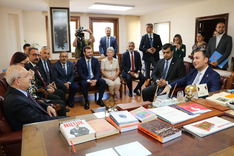 CHP GENEL BAŞKANI KILIÇDAROĞLU, EĞİTİM-İŞ’İ ZİYARET ETTİ  | EĞİTİM İŞ