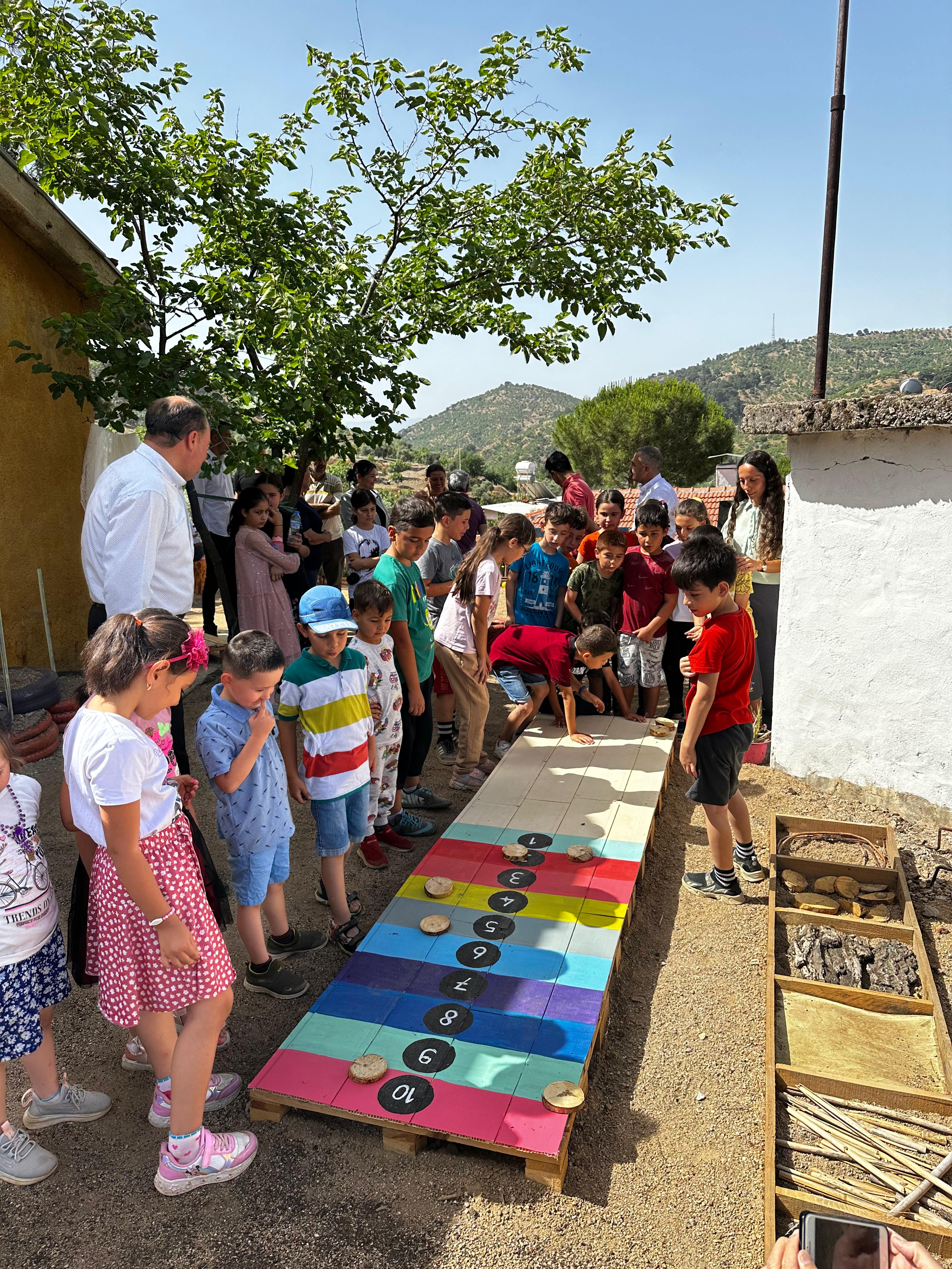 AYDIN`IN İLK AÇIK HAVA SINIFI UYGULAMASI EĞİTİM İŞ ÜYESİ BAHAR ÖĞRETMEN TARAFINDAN OLUŞTURULDU | EĞİTİM İŞ